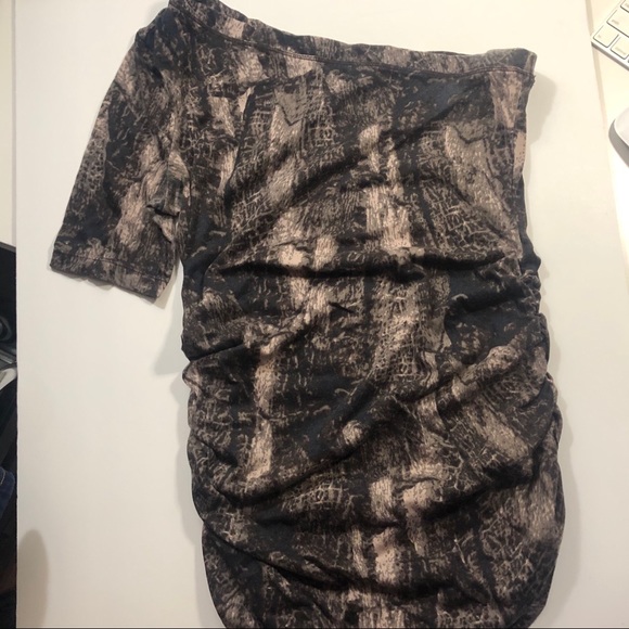 sofia by sofia vergara Tops - Sofia Vergara Black and Tan Design One Shoulder